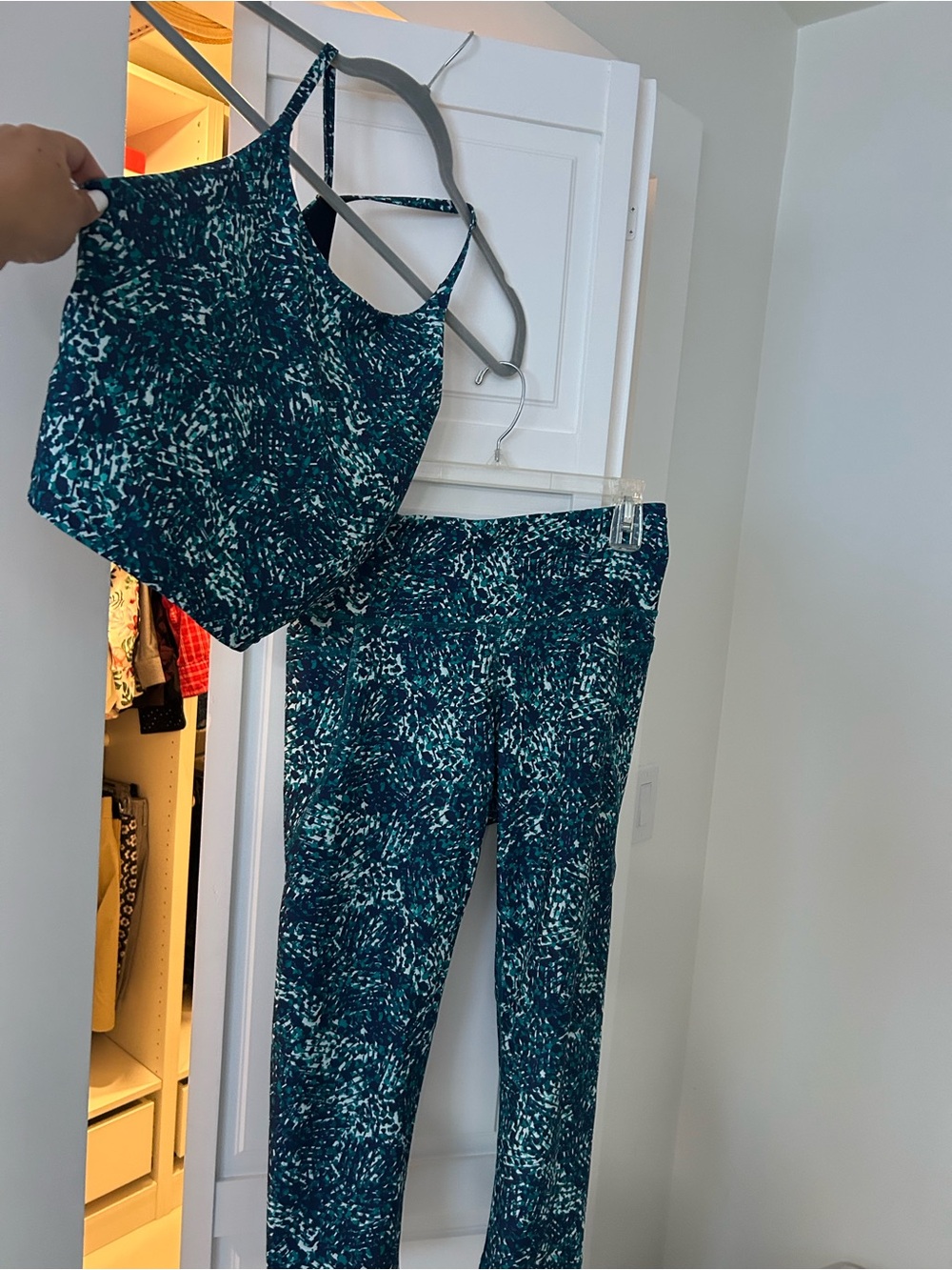 Old Navy Teal Multi Print High-Waist Legging & Cropped Tank